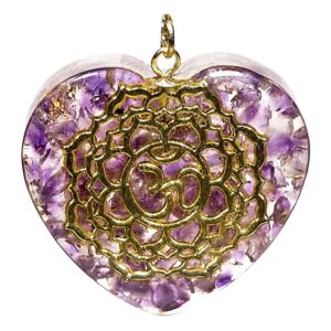 Coeur en orgonite et pierre d'améthyste chaine acier doré