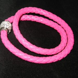 Collier rose cuir tressé et strass