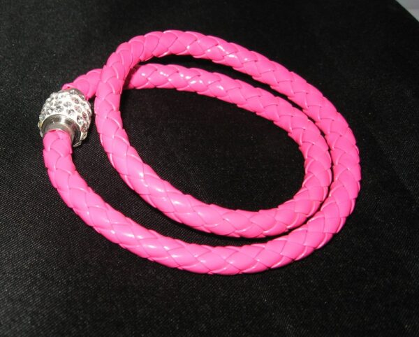 Collier rose cuir tressé et strass