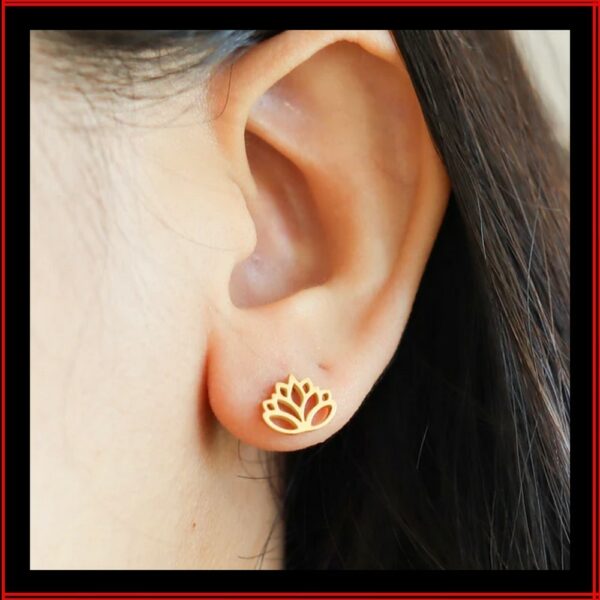 Clous d'oreilles acier doré Fleur de Lotus