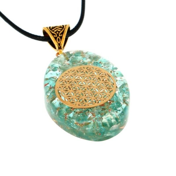 Collier sur cordon avec son palet en orgonite fleur de vie et aigue-marine