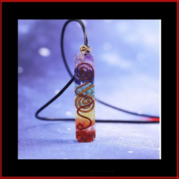 Collier orgonite 7 chakras et son cordon de cuir noir