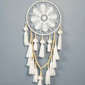Capteur de rêves Mala pompons et perles bois couleur blanc